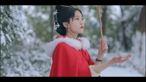 武漢下雪小區門口拍的一組漢服視頻